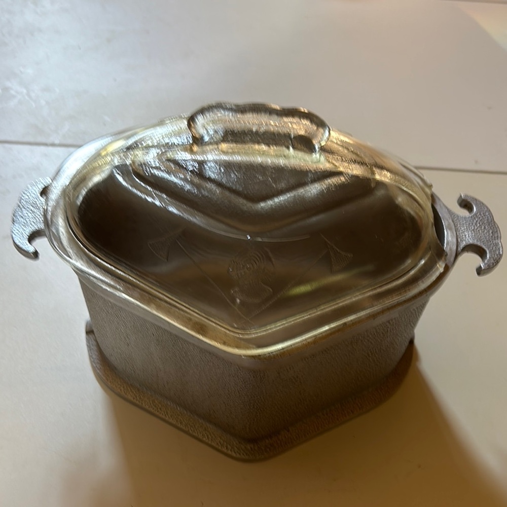 Vintage guardian service cast aluminum casserole pot.
